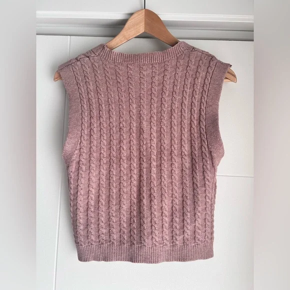 Women's Cable Knit Sleeveless Sweater Vest - taupe - Picture 3 of 5